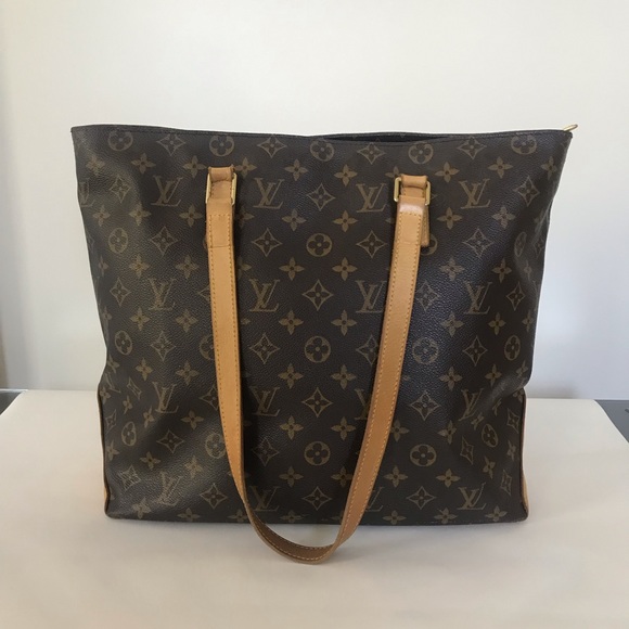 Louis Vuitton Handbags - Authentic Louis Vuitton Cabas Mezzo bag.